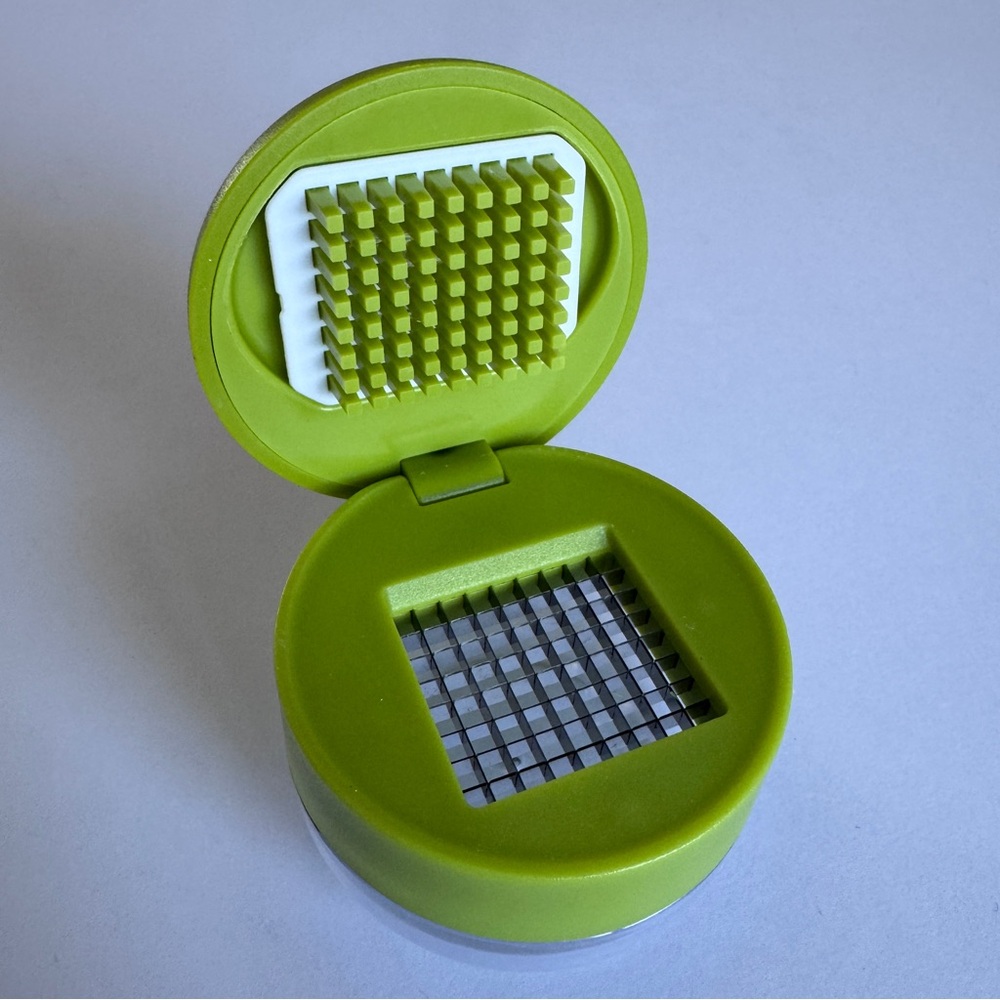 Joke Garlic Chopper and Storage container